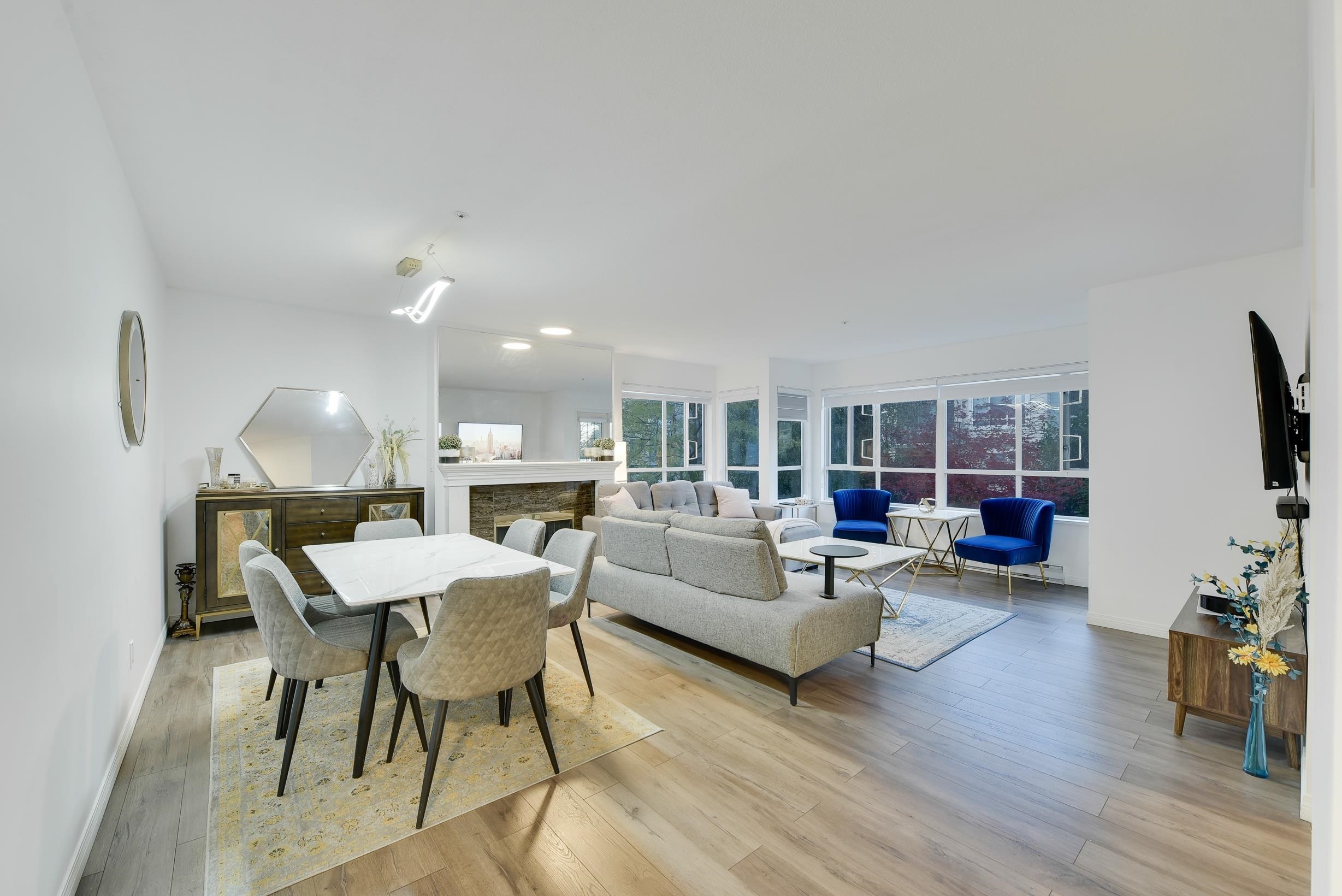 Property Photo: 15375 17 Avenue 205 BC V4A 1T8