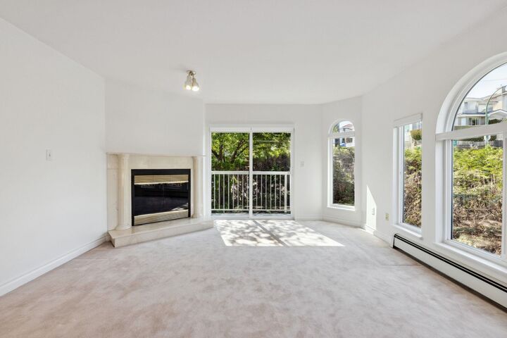 Photo de la propriété: 5616 Pandora Street BC V5B 4Y6
