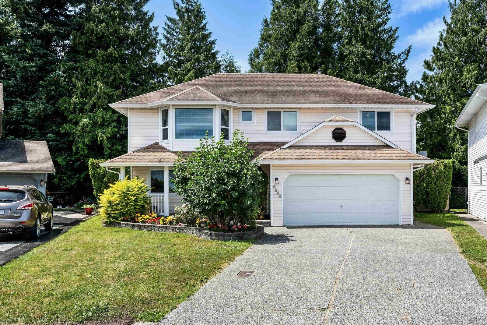 Photo de la propriété: 5965 Deerfield Crescent BC V2R 2Y2