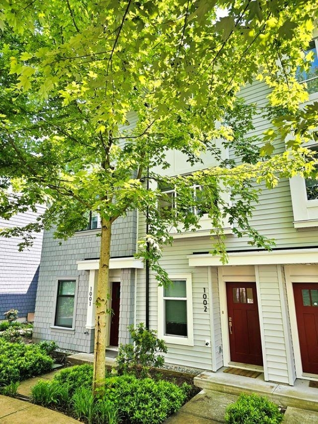 Property Photo: 18505 Laurensen Place 1002 BC V4N 6R7
