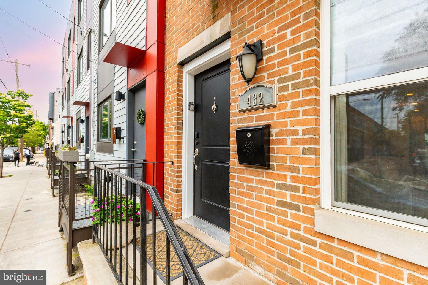 Property Photo: 432 E Thompson Street PA 19125