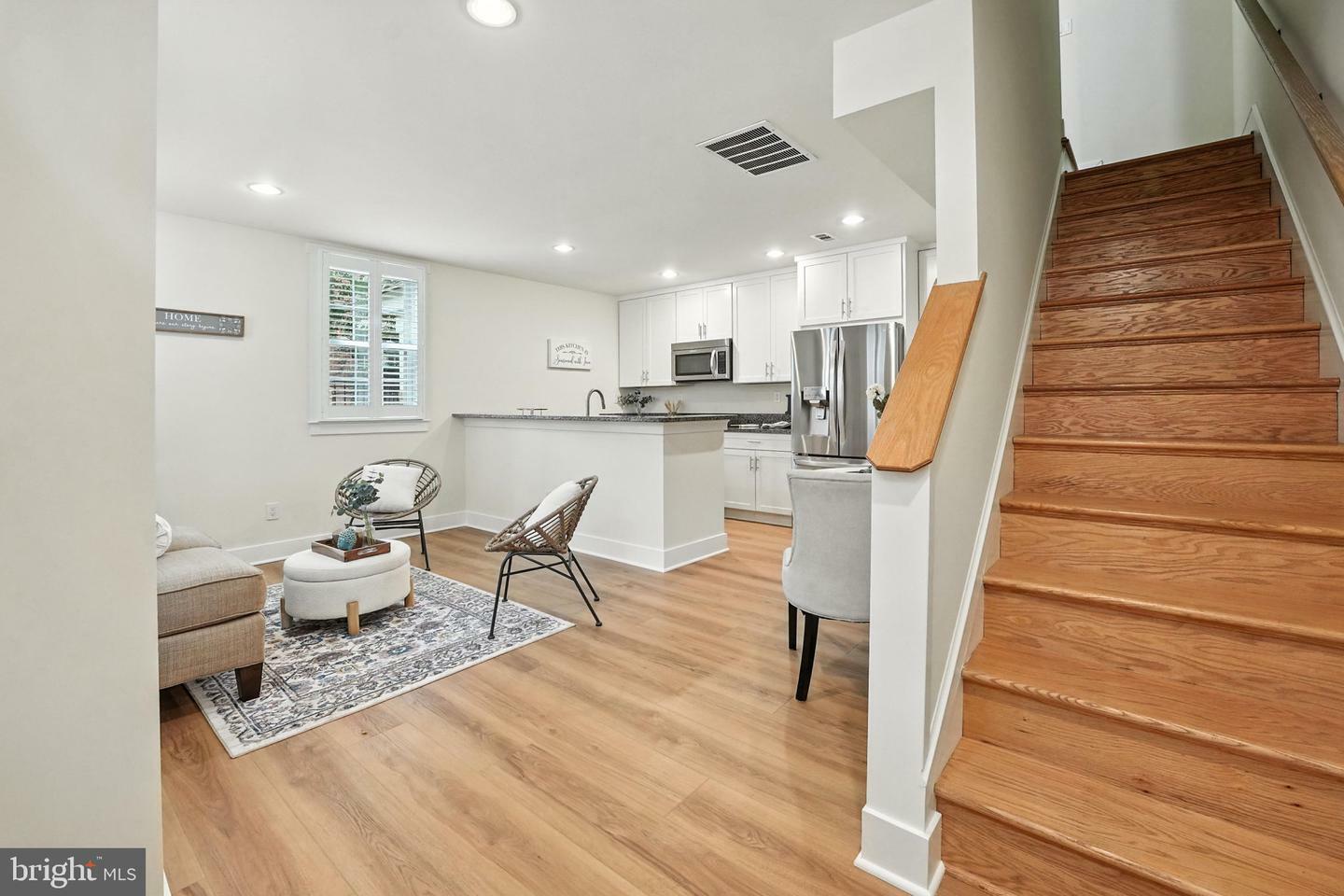 Property Photo:  809 Franklin Street  VA 22314 