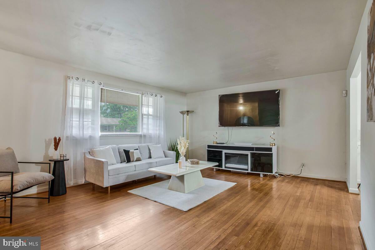 Property Photo: 9803 Luke Court MD 20772