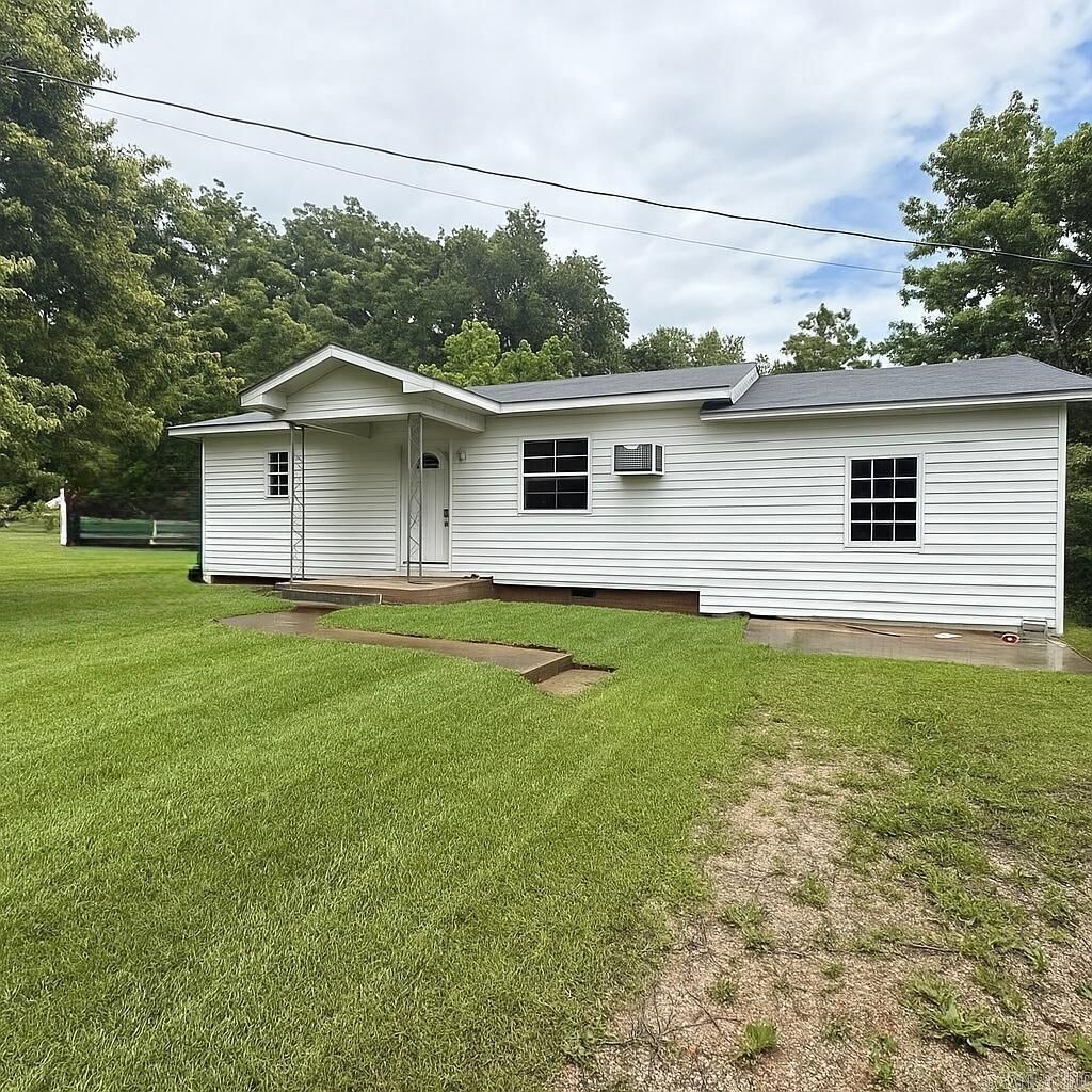 Property Photo: 131 N Pine Street AR 72576