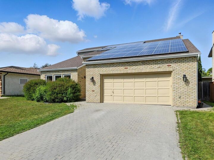 Property Photo:  159 Ambassador Row  MB R2V 3M1 