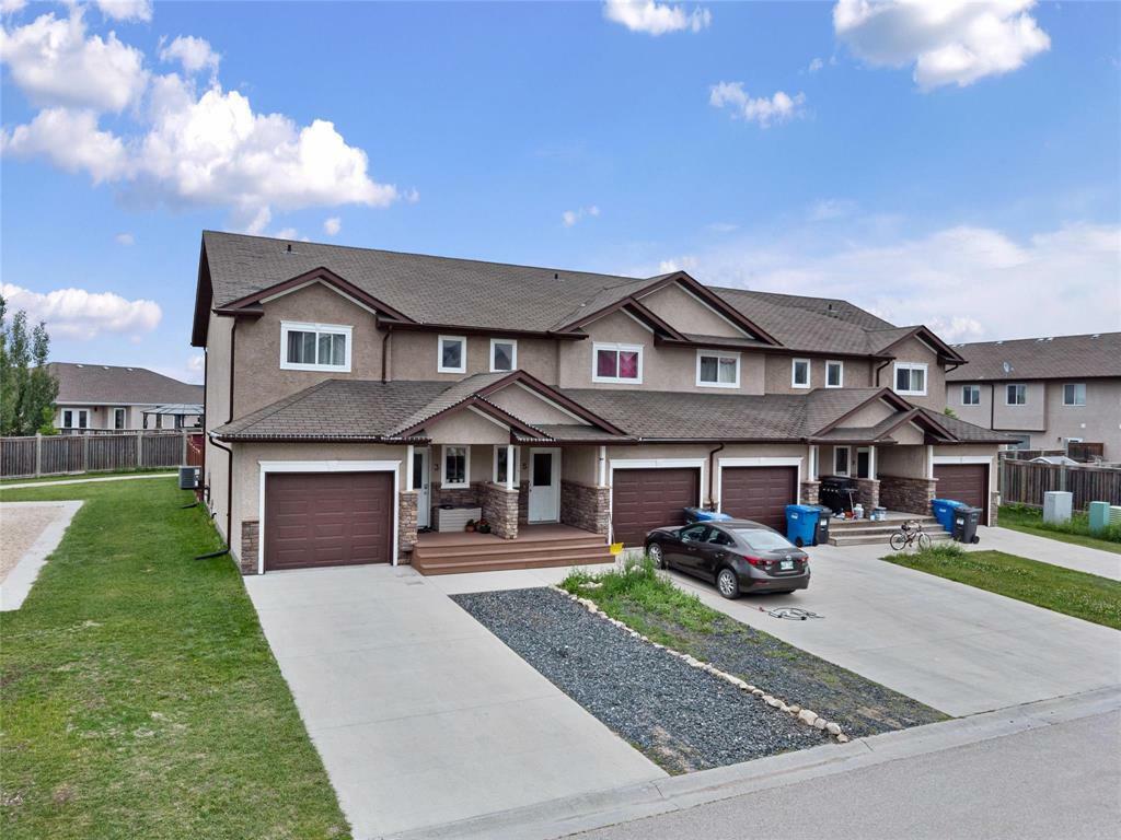 3 Landsbury Lane  Niverville MB R0A 0A2 photo