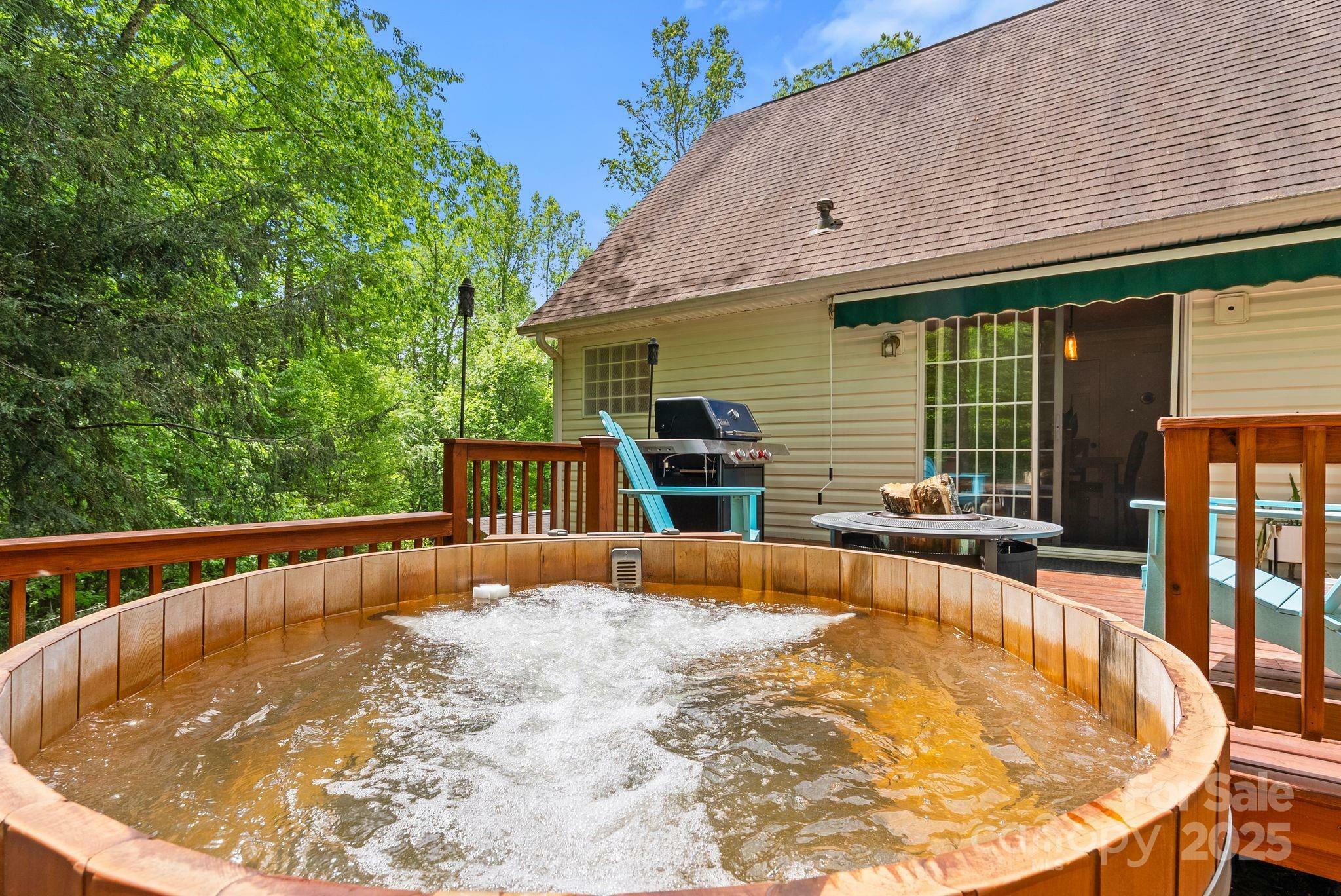 Property Photo: 84 Varnadore Drive NC 28704