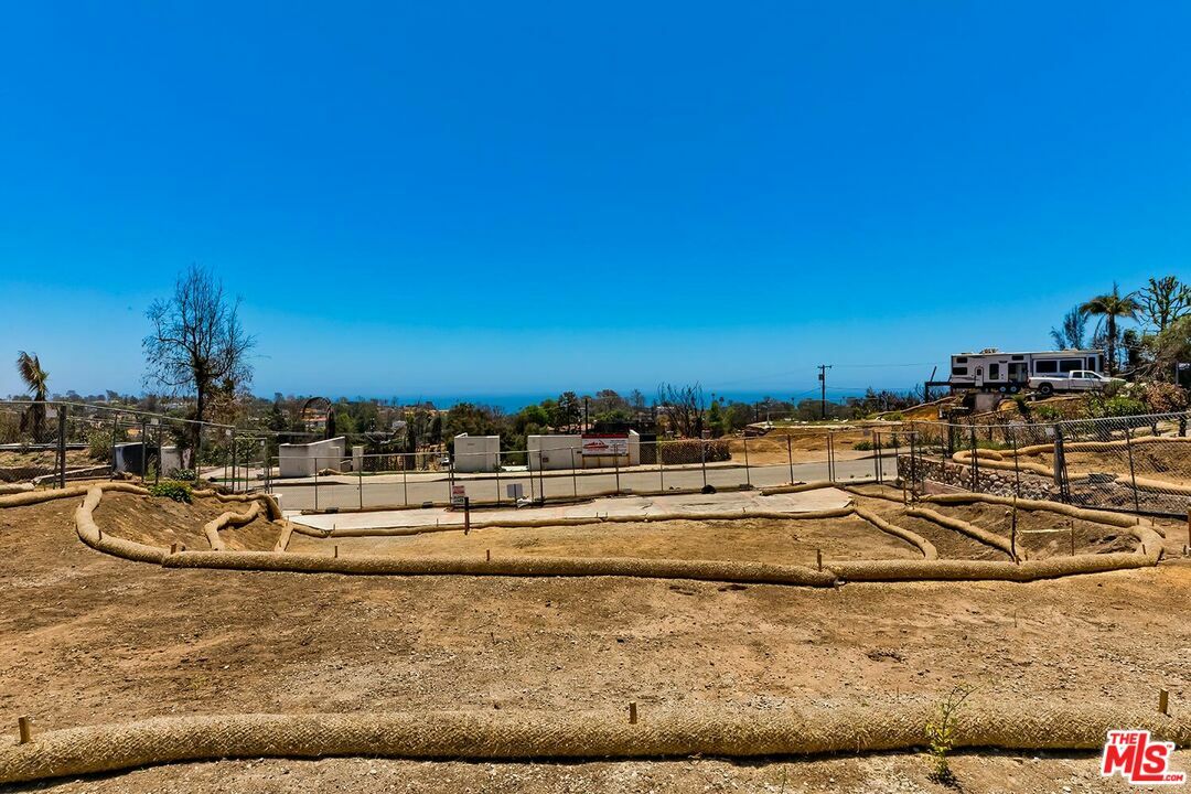 Property Photo: 16529 Chattanooga Pl CA 90272