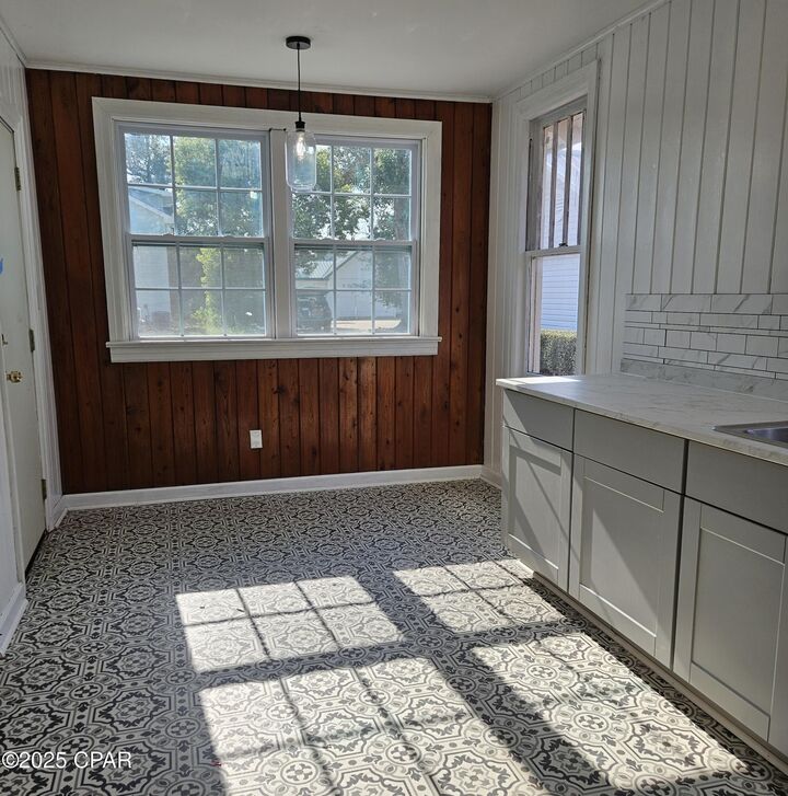 Property Photo: 1011 Grace Avenue FL 32401