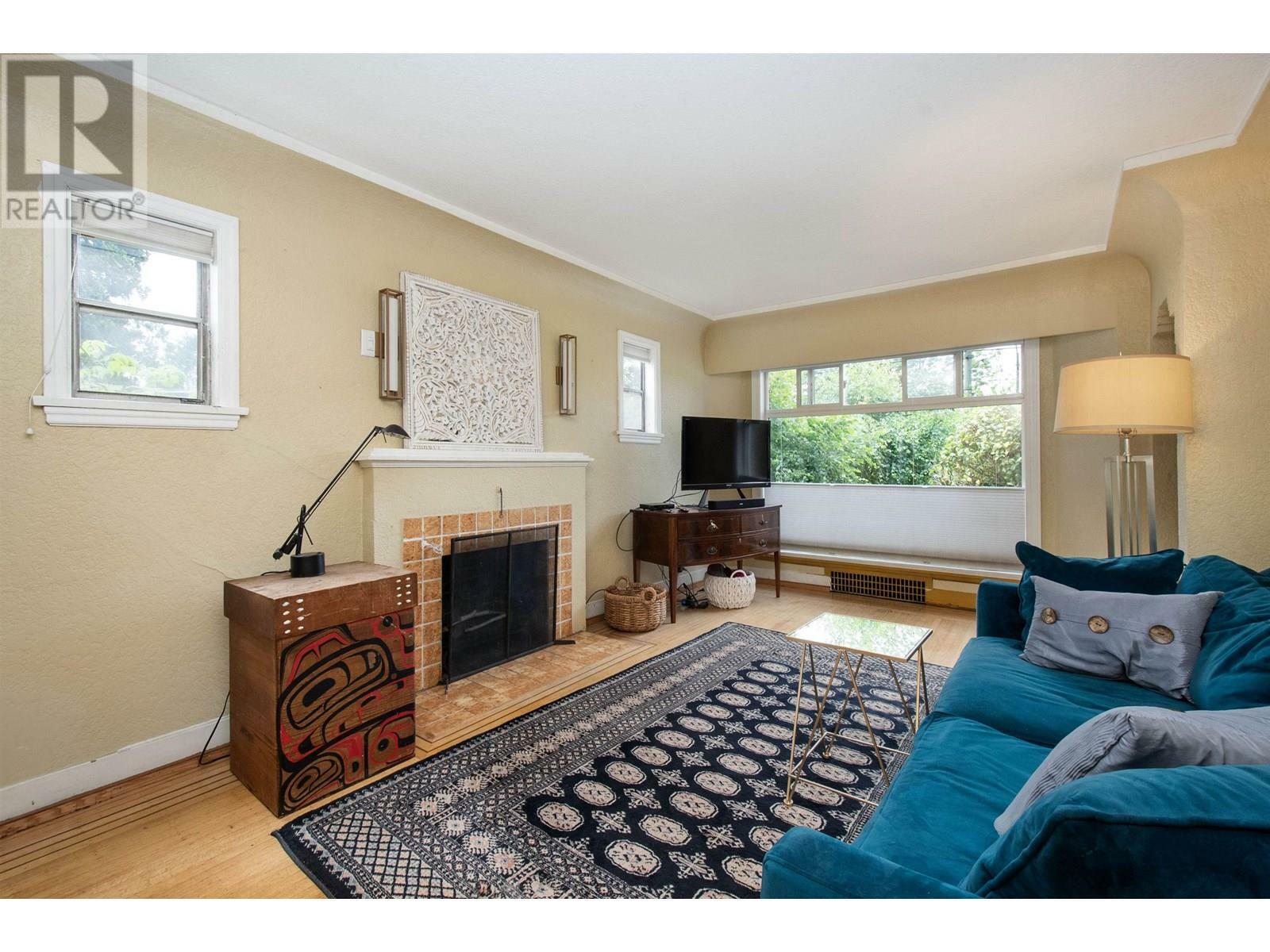 Property Photo:  2686 Nanaimo Street  BC V5N 5E7 