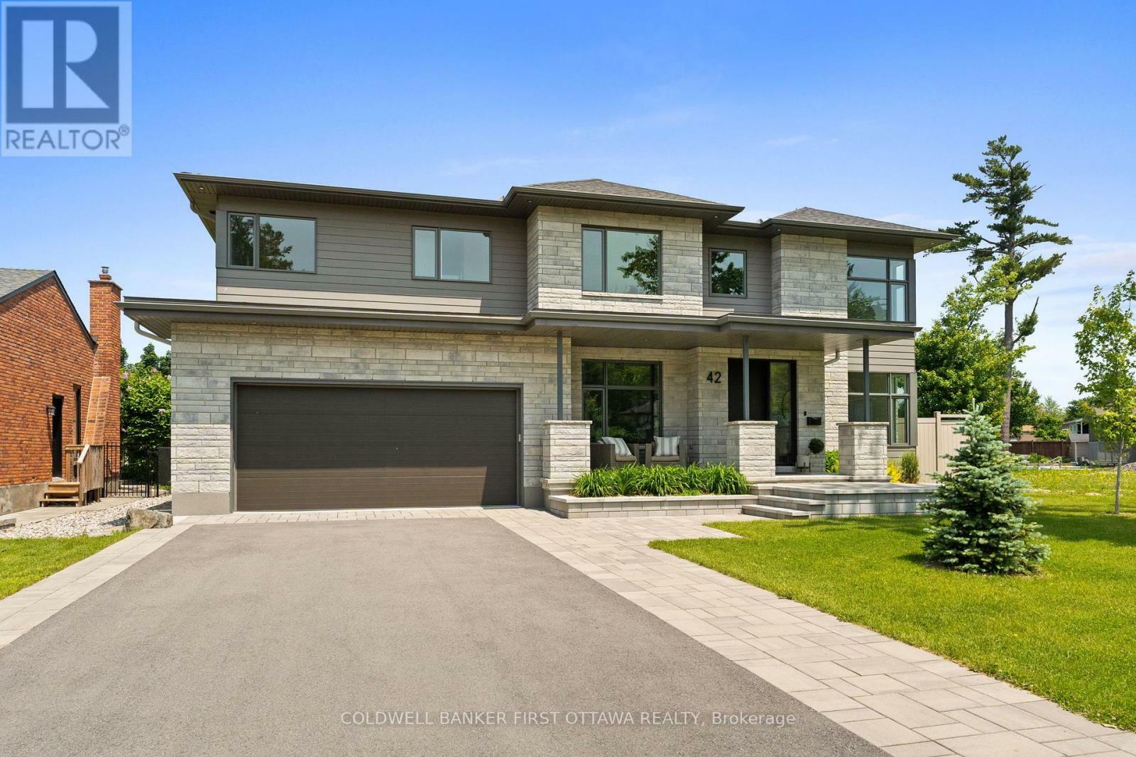 Property Photo: 42 Parkland Crescent ON K2H 7W5