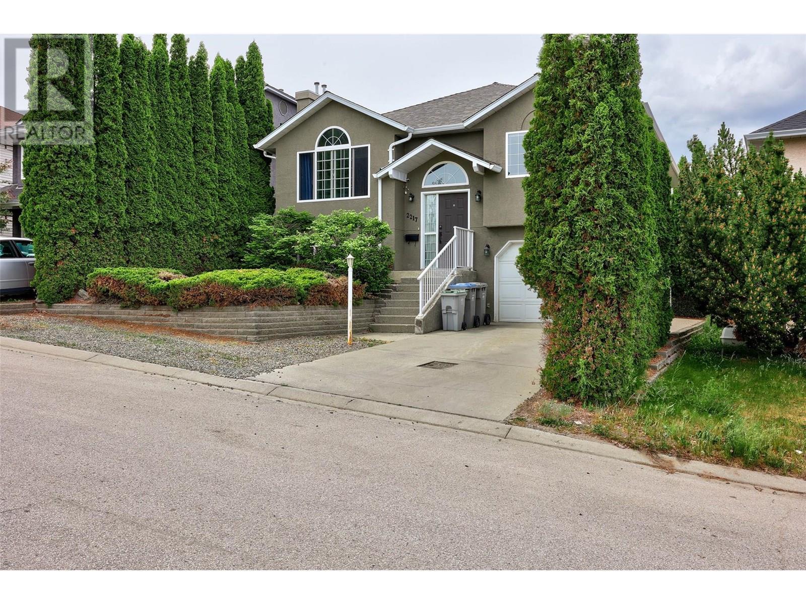 Property Photo: 2217 Turnberry Place BC V1S 1S7