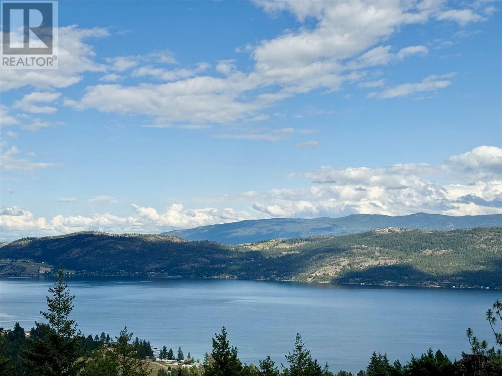 Photo de la propriété:  90 Crown Crescent  BC V1H 2C3 
