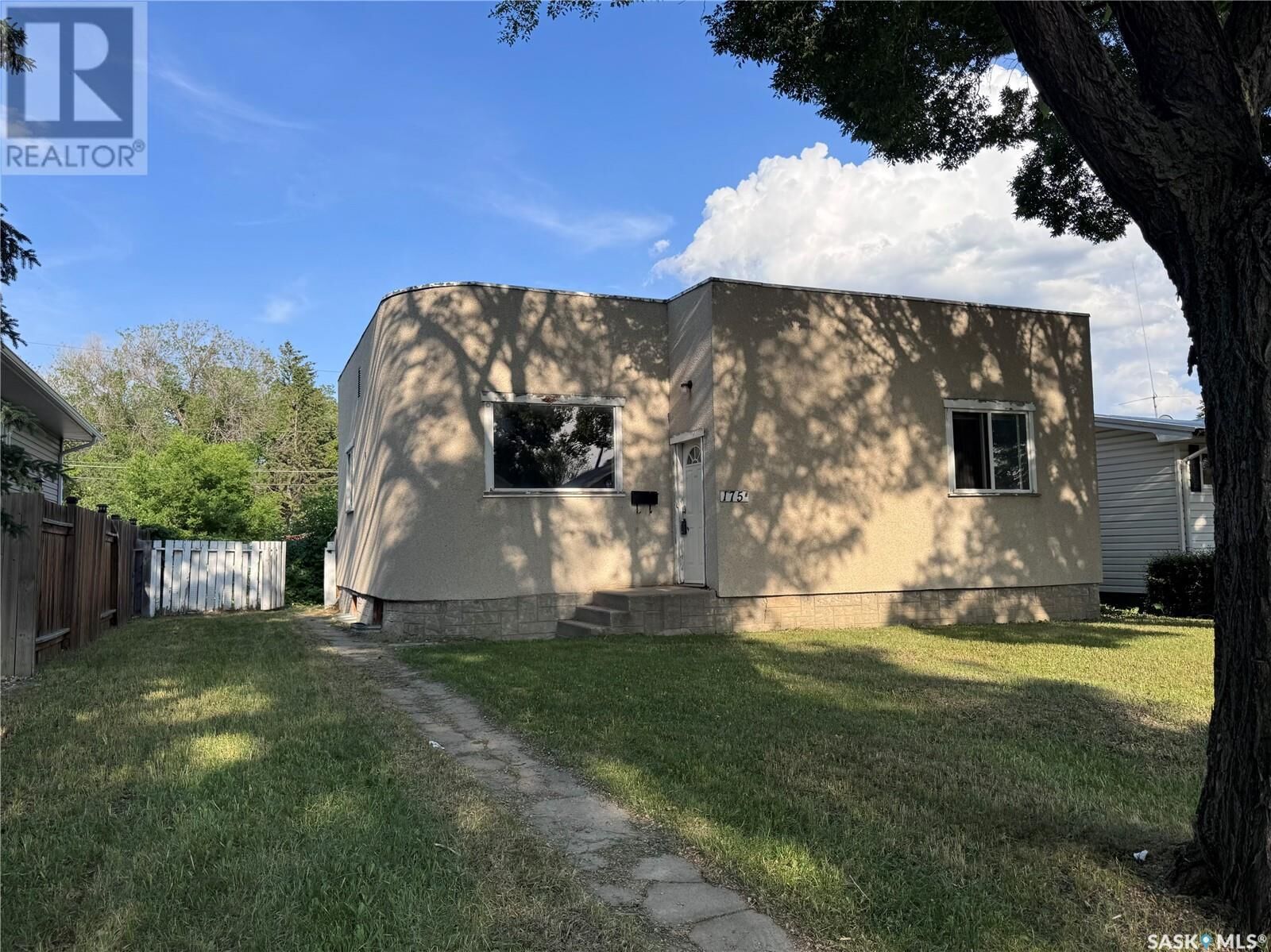 Photo de la propriété: 175 Smith Street N SK S4R 2K8