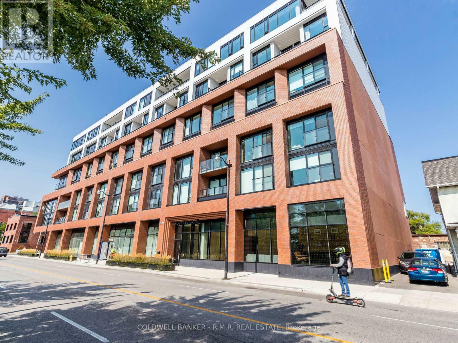Property Photo: 2720 Dundas Street West 703 ON M6P 1Y2