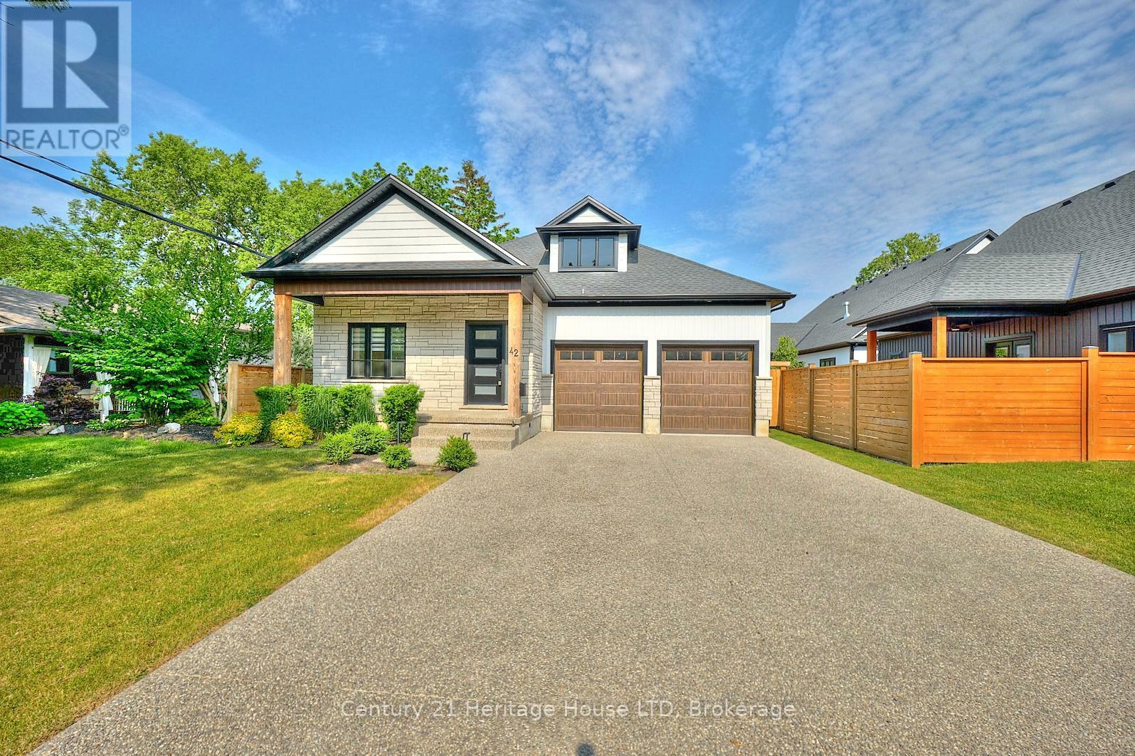 Property Photo: 42 Aquadale Drive ON L2N 2P8
