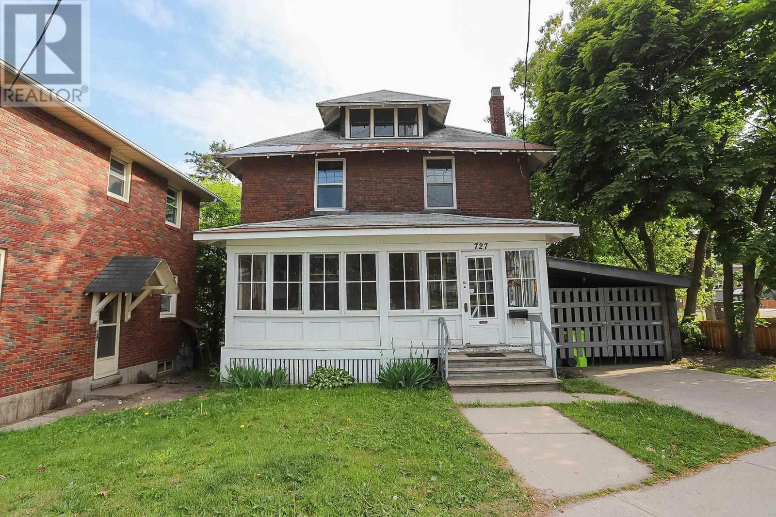Property Photo: 727 Wellington St E ON P6A 2M8