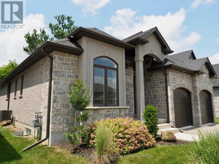 Photo de la propriété: 114 Beech Boulevard ON N4G 5S1
