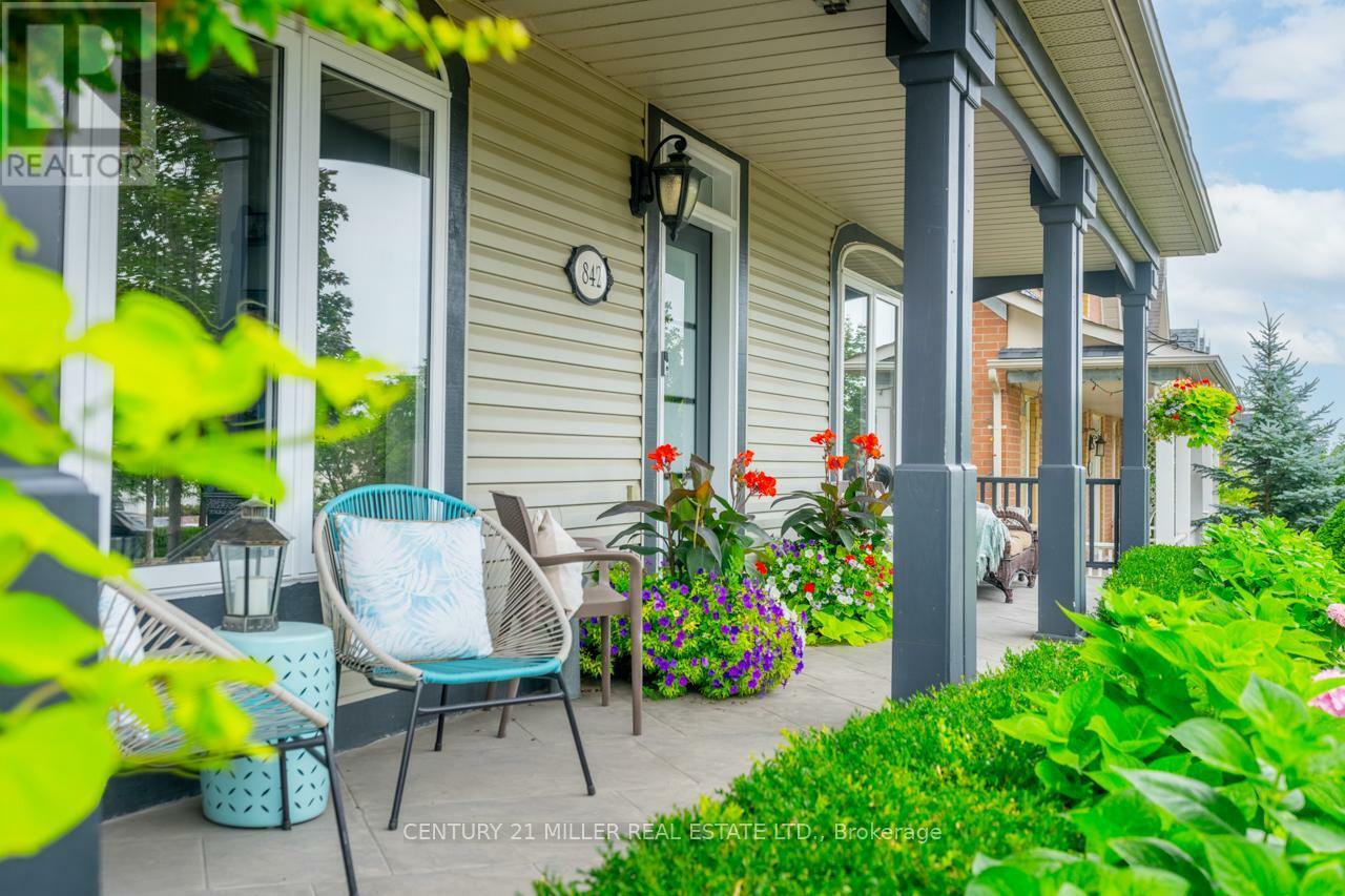 Property Photo: 842 John Watt Boulevard ON L5W 1G2