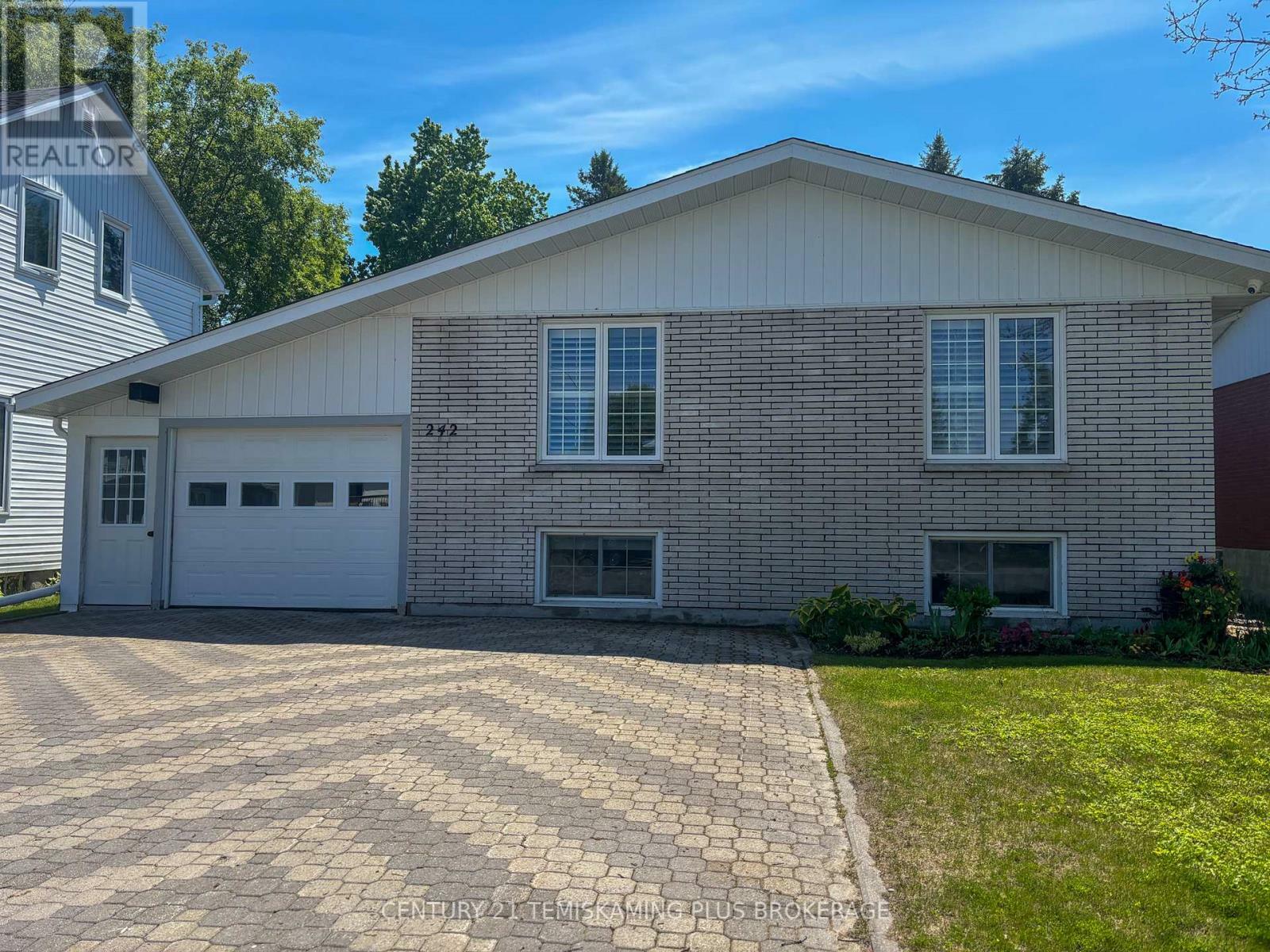 Photo de la propriété:  242 Farah Avenue  ON P0J 1P0 