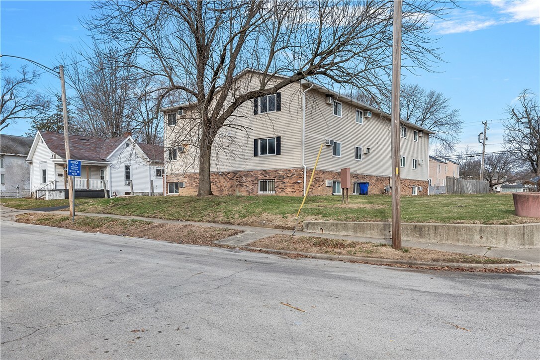 Property Photo:  612 W Macon Street  IL 62522 