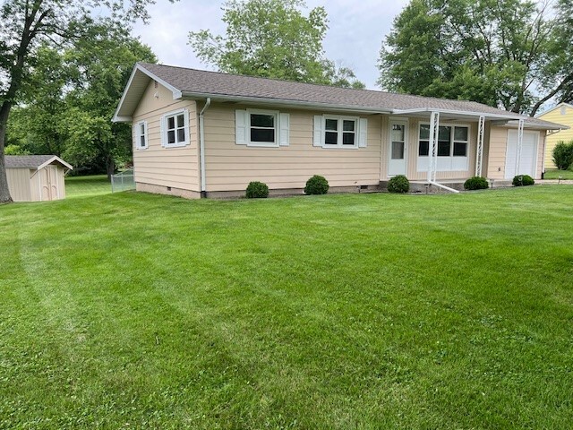 Property Photo: 7 McDonald Avenue IL 62535