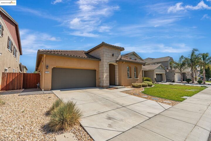 Property Photo: 226 Wynn St CA 94561