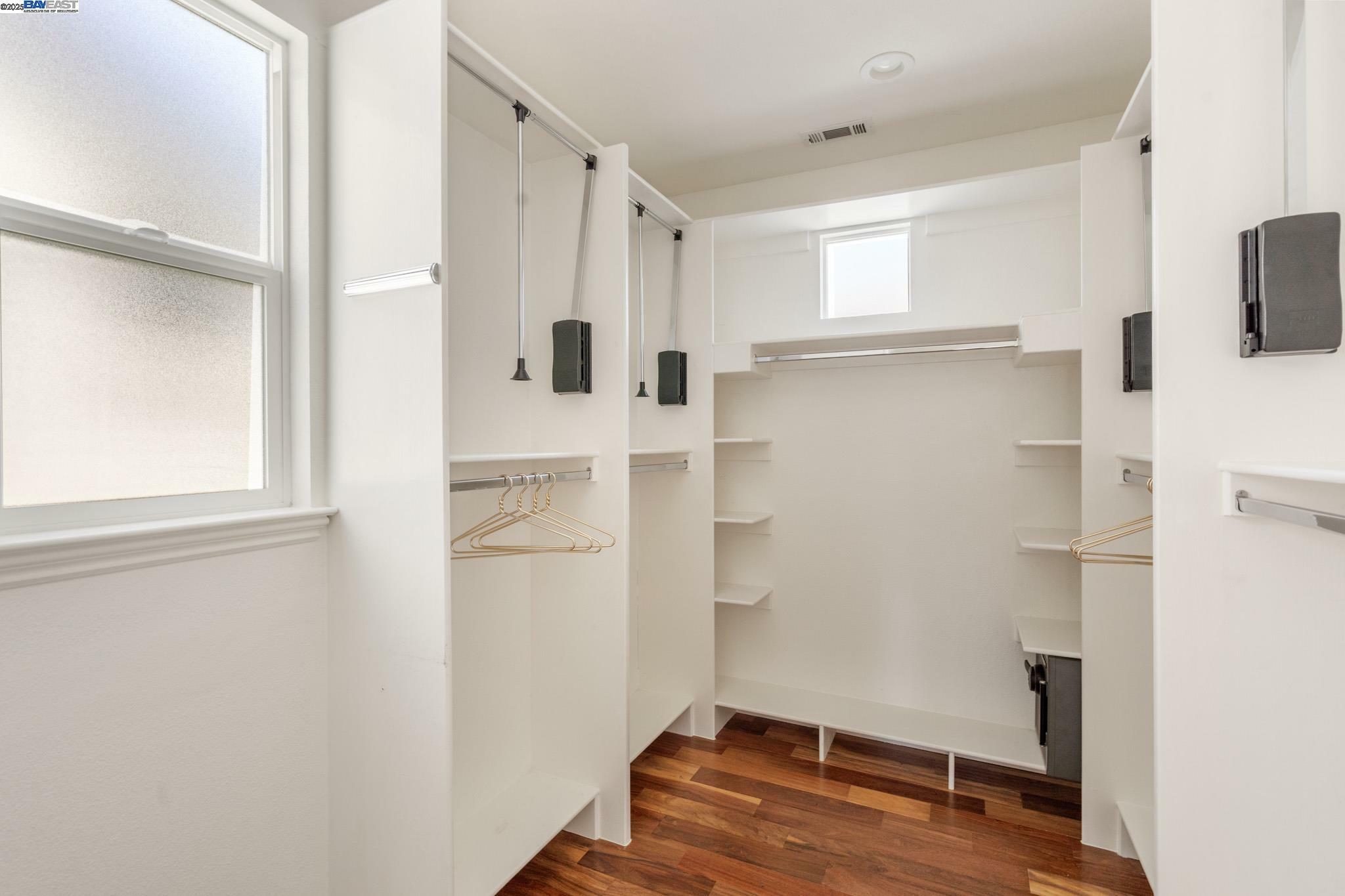 Property Photo:  5989 Hillbrook Pl  CA 94568 