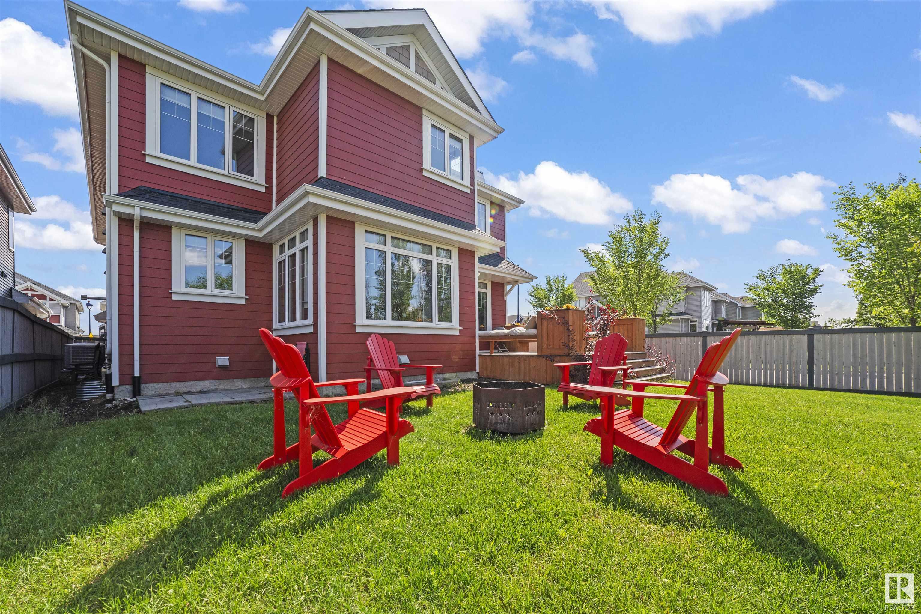 8996 24 Avenue SW  Edmonton AB T6X 1A6 photo
