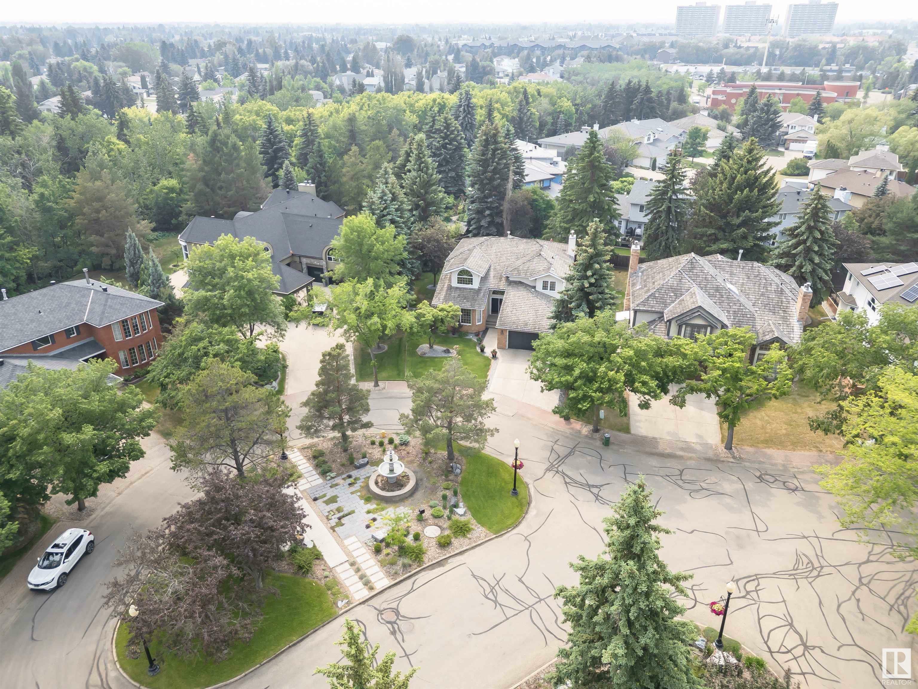 Property Photo: 32 West Point Wynd NW AB T5T 5N5