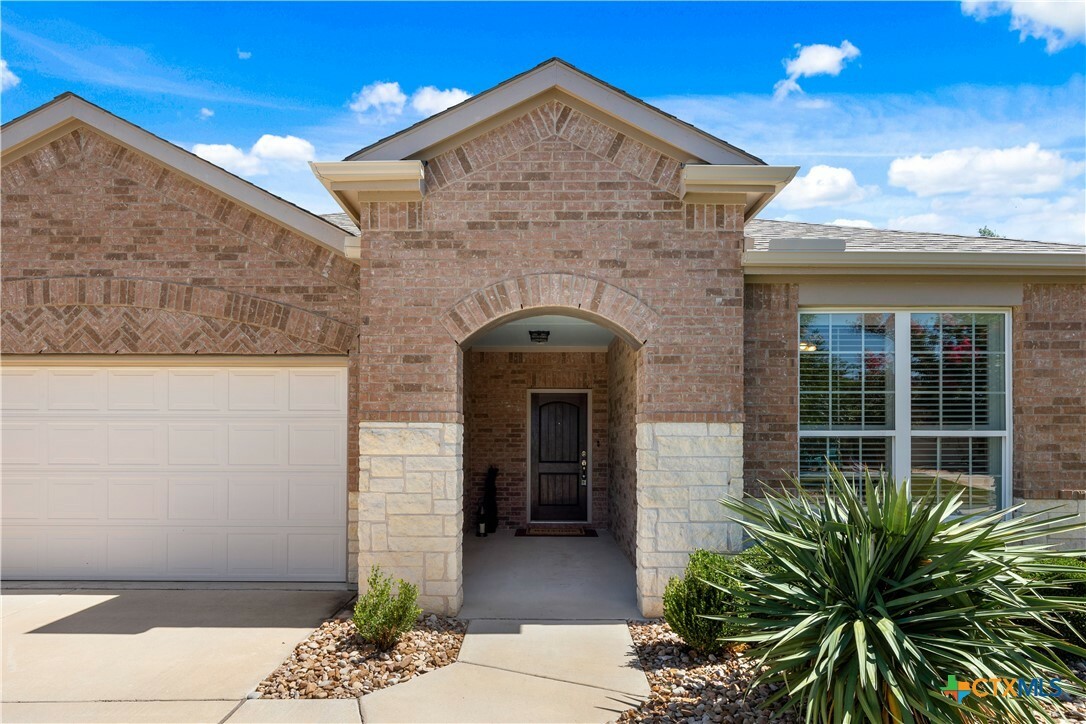 Property Photo: 14 Acacia Way TX 78633