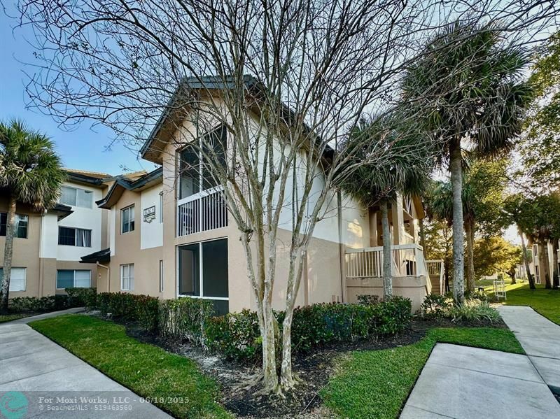 Property Photo: 9833 Westview Dr 818 FL 33076