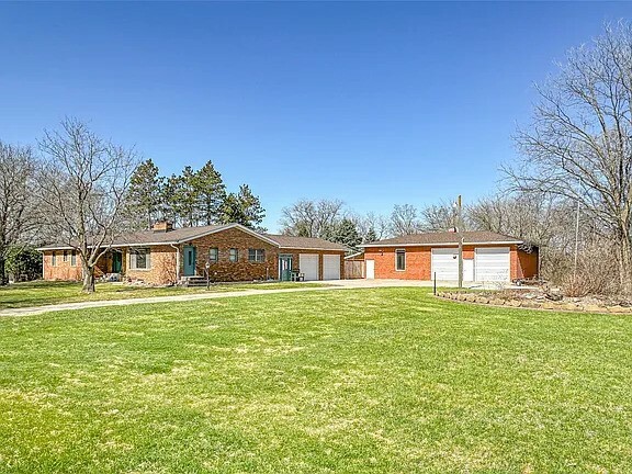 Property Photo: 1009 198th Place IA 50219