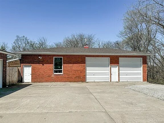 Property Photo: 1009 198th Place IA 50219