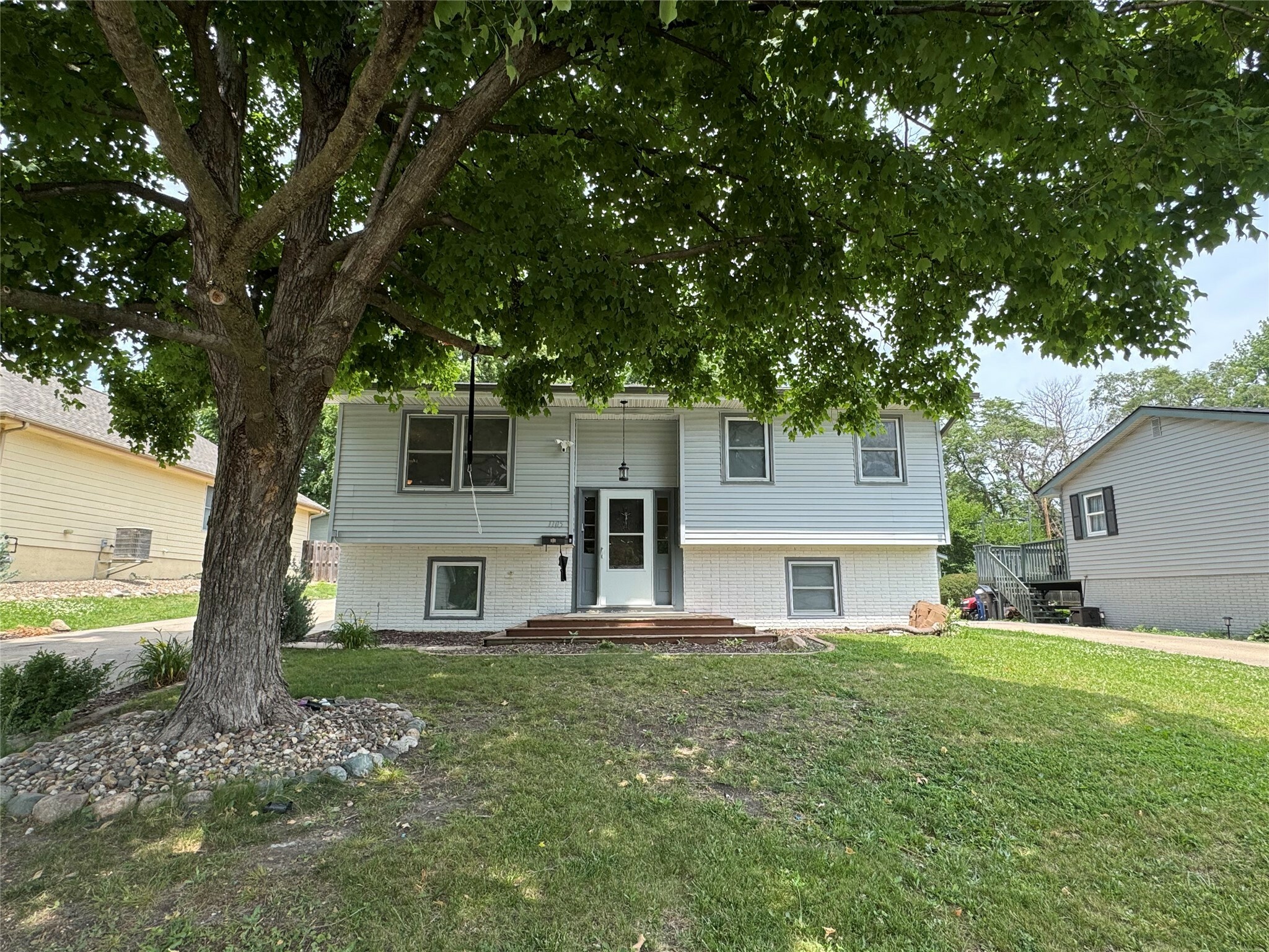Property Photo: 1105 Bundy Street IA 50315