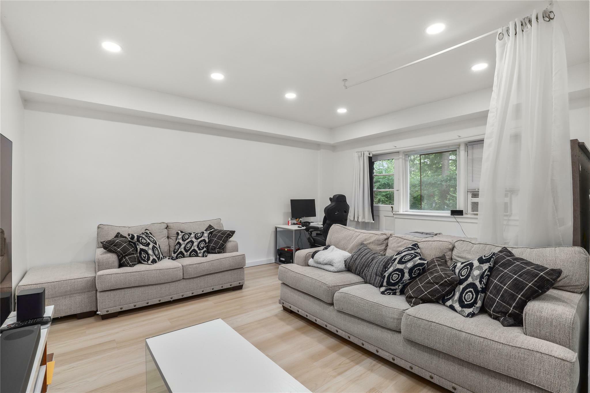Property Photo: 140 N Broadway It9 NY 10533