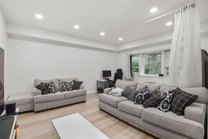 Property Photo: 140 N Broadway It9 NY 10533
