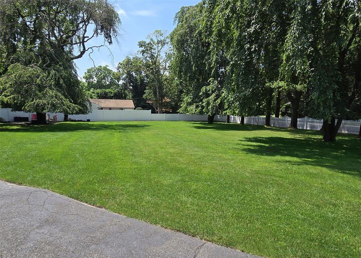 Property Photo:  455 Miller Place Road  NY 11764 