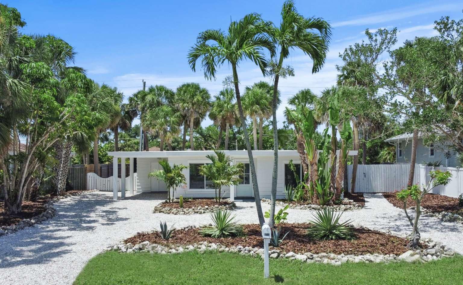 Property Photo: 451 Avenida De Mayo FL 34242