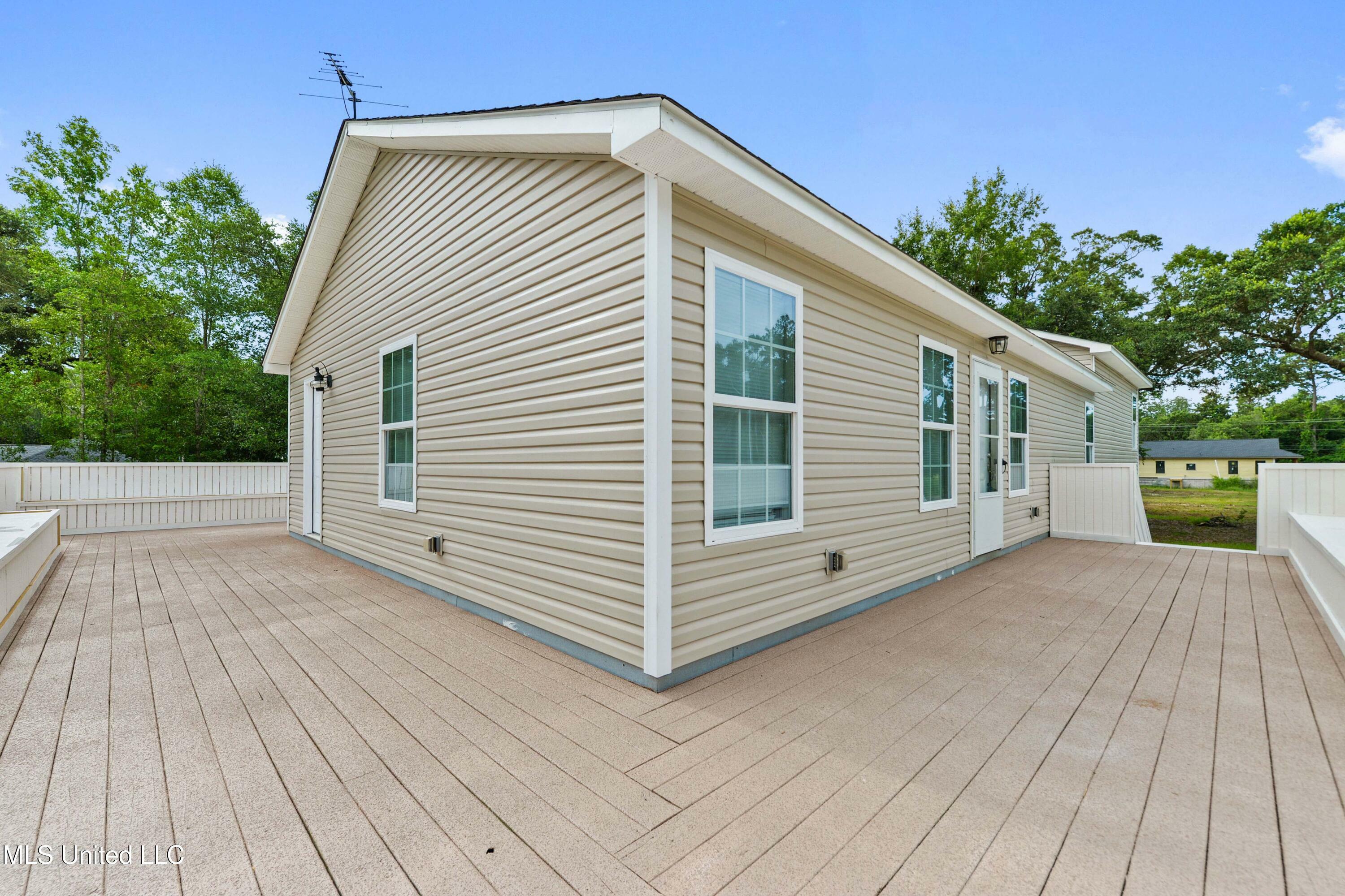 Property Photo: 1516 Cook Street MS 39564