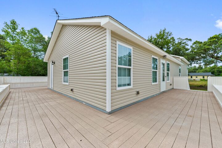 Property Photo:  1516 Cook Street  MS 39564 