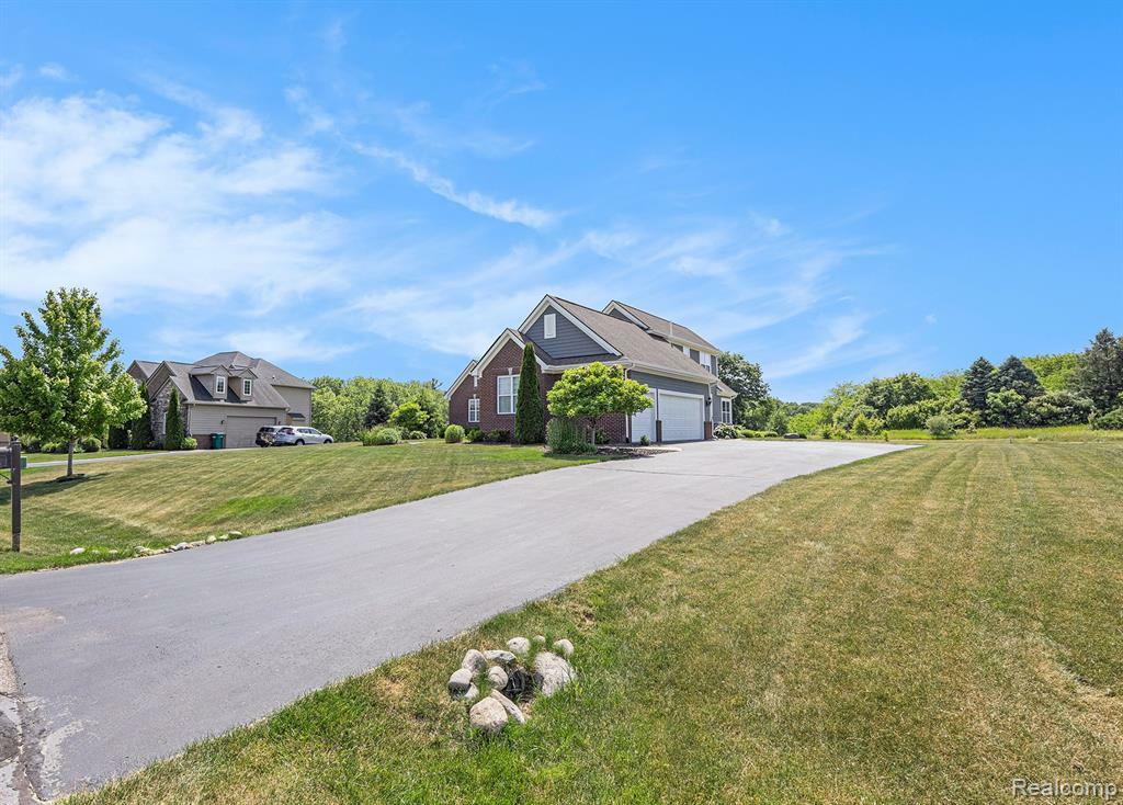 Property Photo: 8269 Meadowridge MI 48348 5179