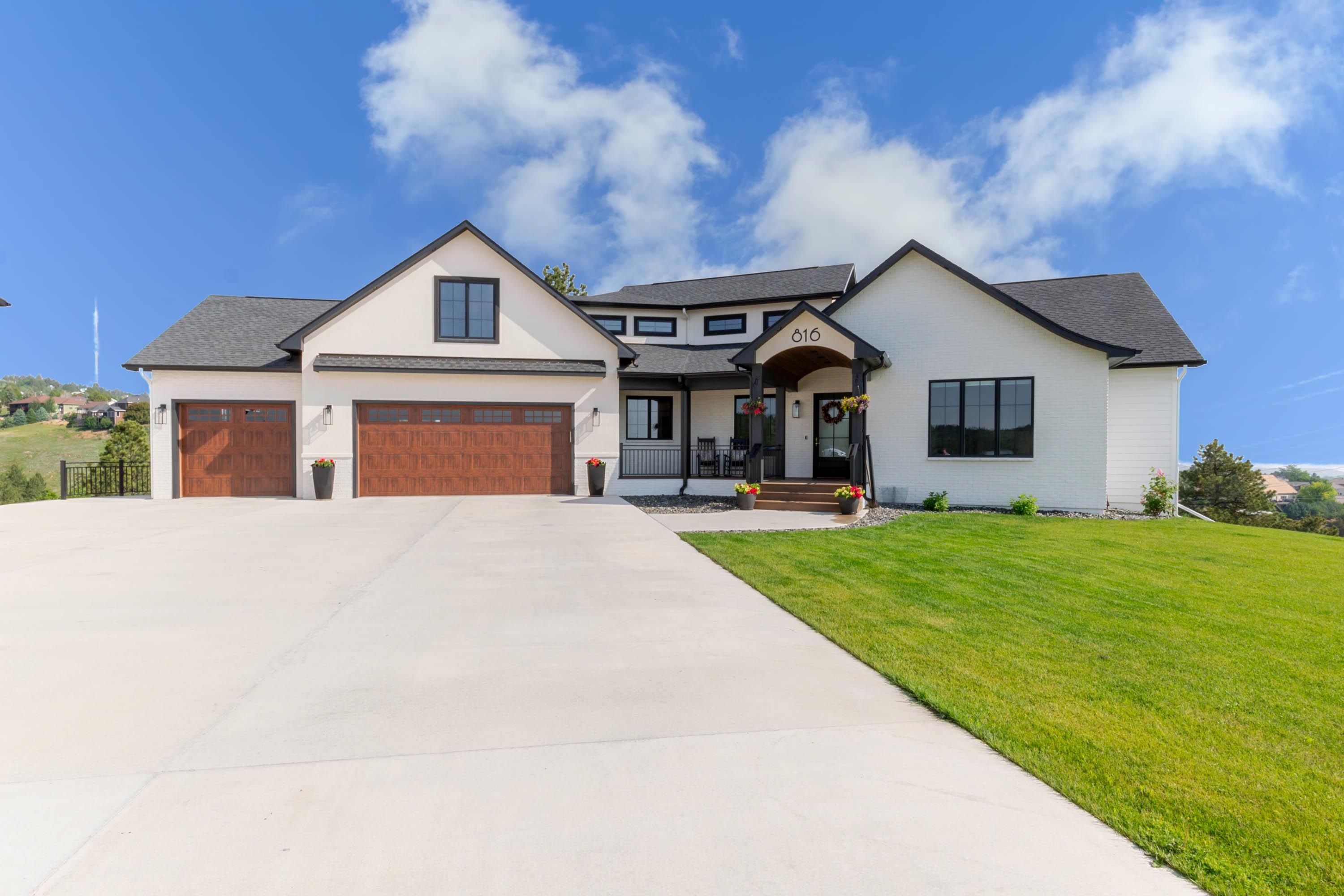 Property Photo: 816 W Minnesota Street SD 57701