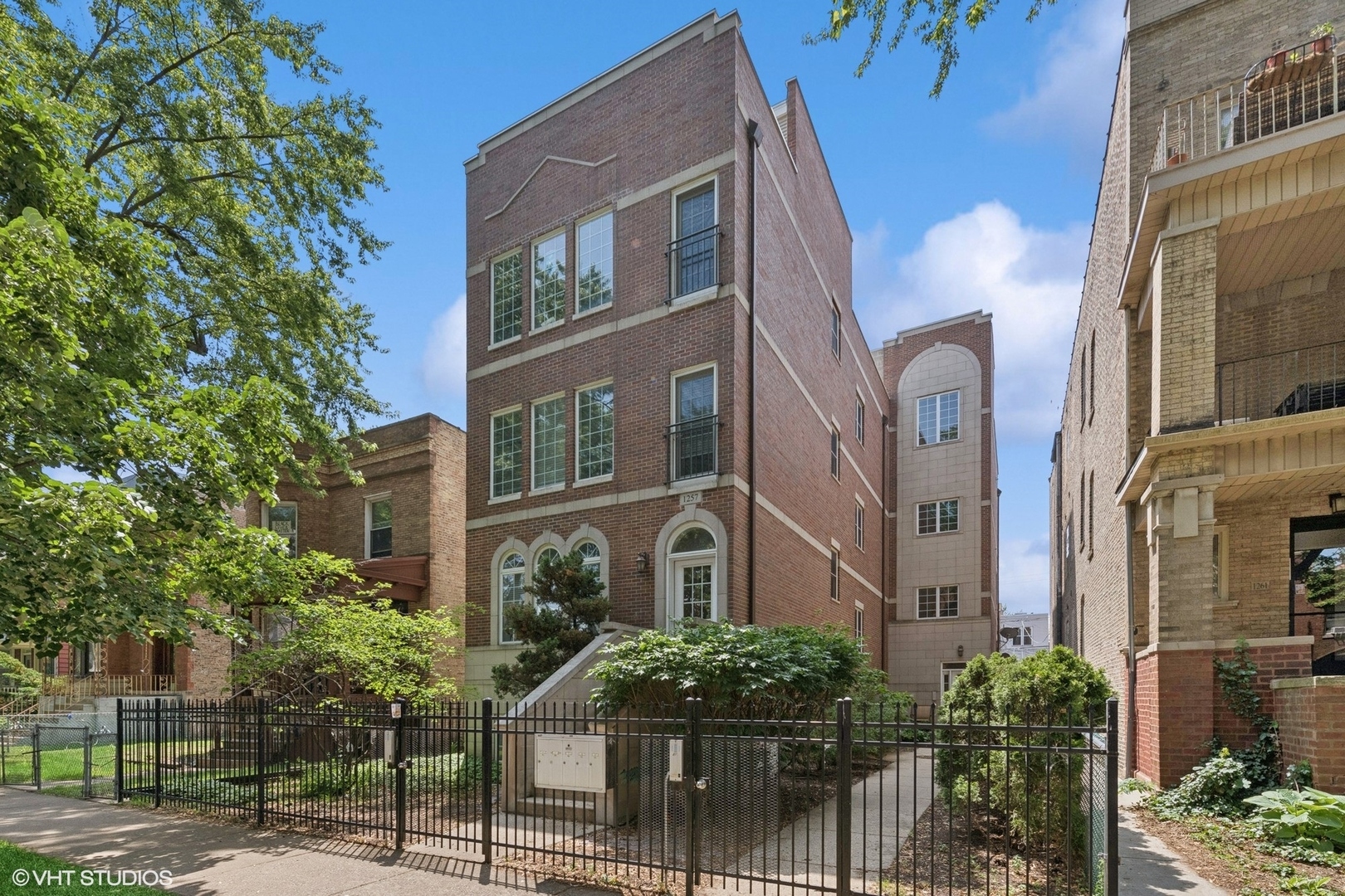 1257 W Carmen Avenue 1S  Chicago IL 60640 photo