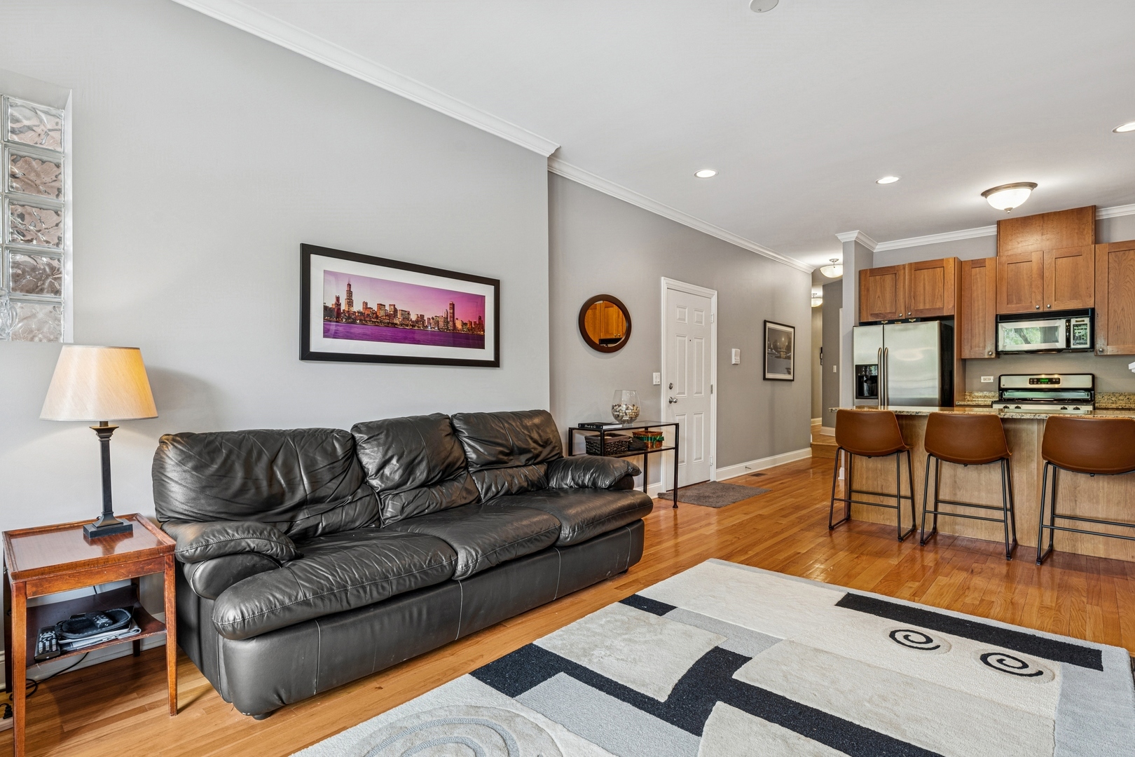 Property Photo: 4660 N Winthrop Avenue 1N IL 60640