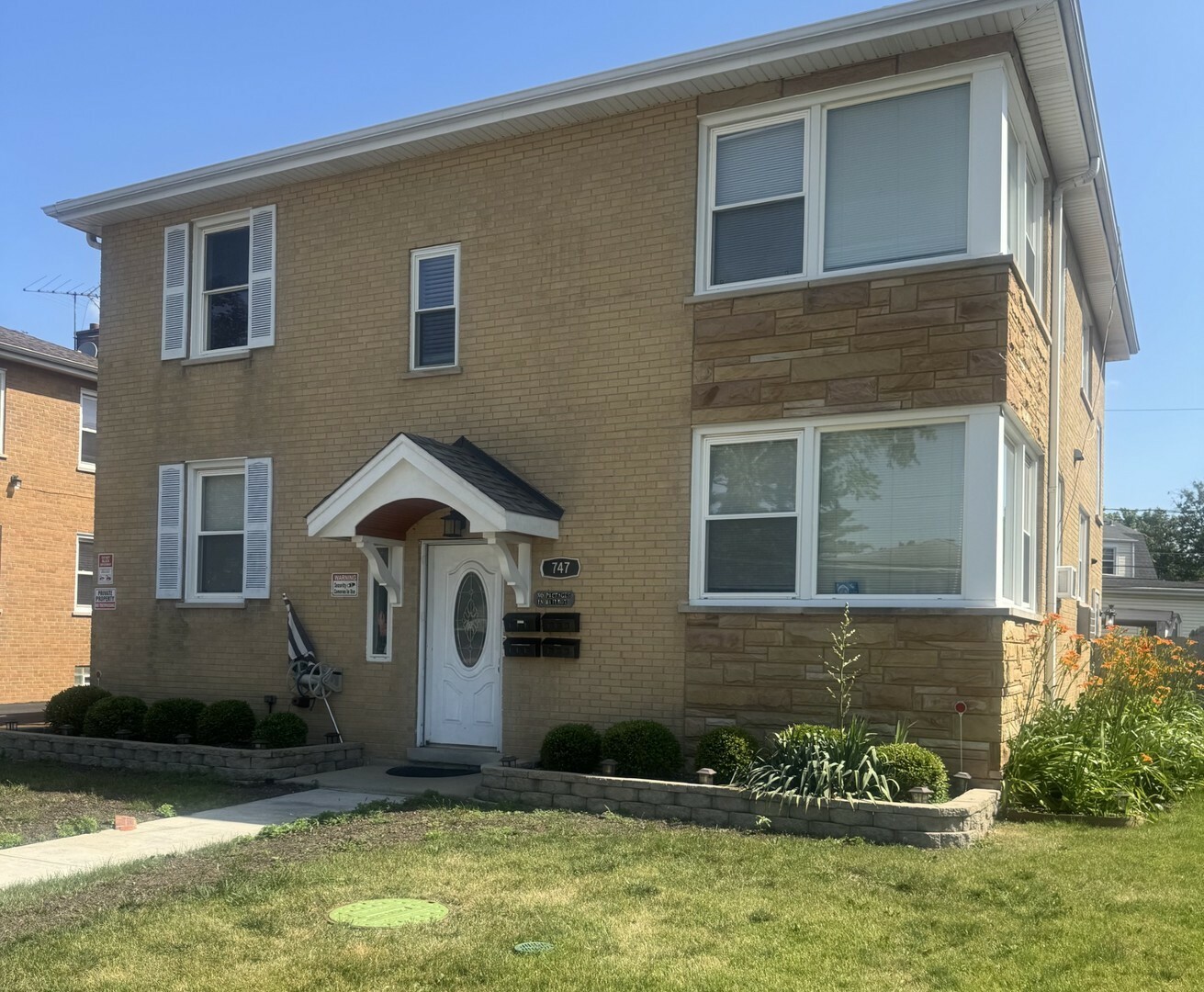 Property Photo:  747 N Northwest Highway  IL 60068 