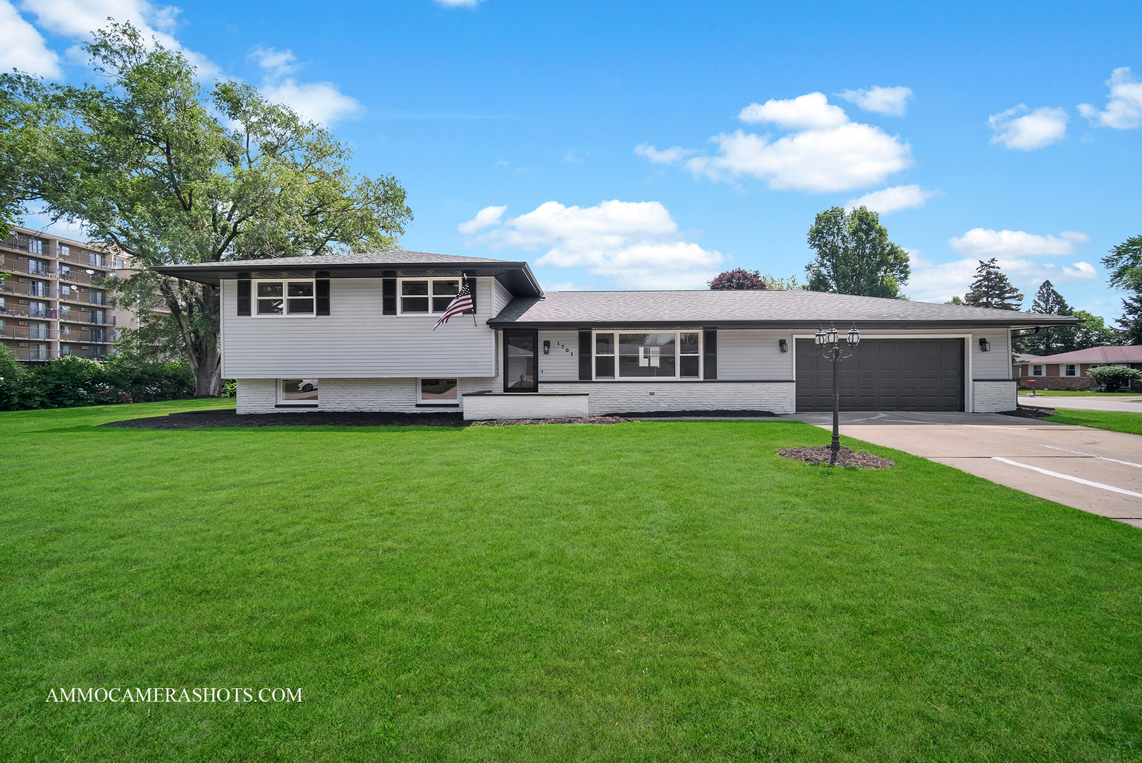 Property Photo: 1701 Newton Drive IL 60450