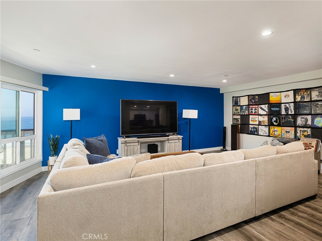 Property Photo: 625 Esplanade 29 CA 90277