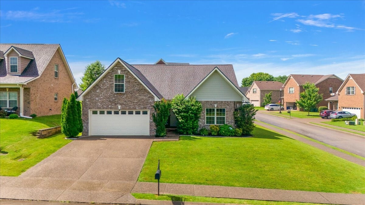 Property Photo: 3028 Honeysuckle Dr TN 37174
