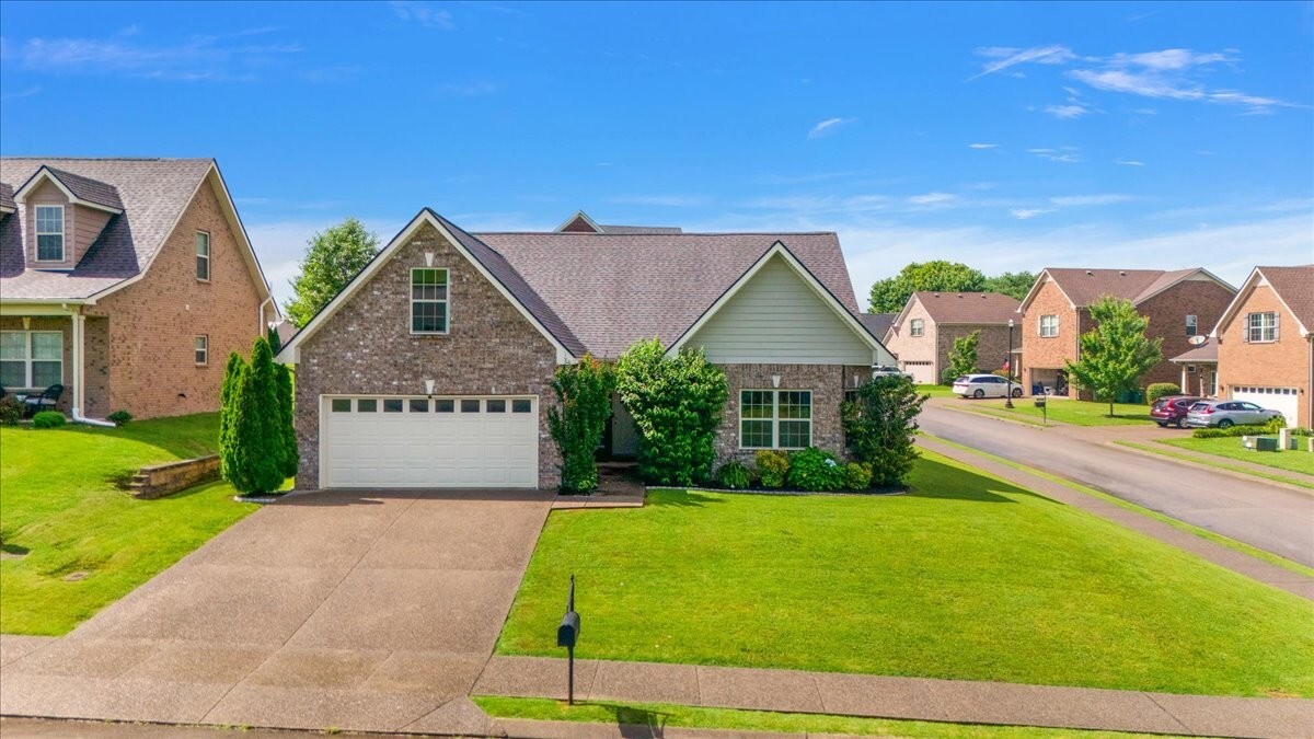Property Photo: 3028 Honeysuckle Dr TN 37174